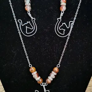 Horse in Horseshoe Jewelry Set