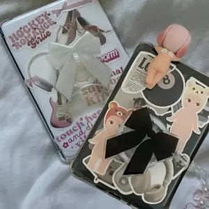 Cute Bow Phone Grip,  Black and White Coquette Magnetic Kindle Grip, Cute Phone Accessories, Gift For Her