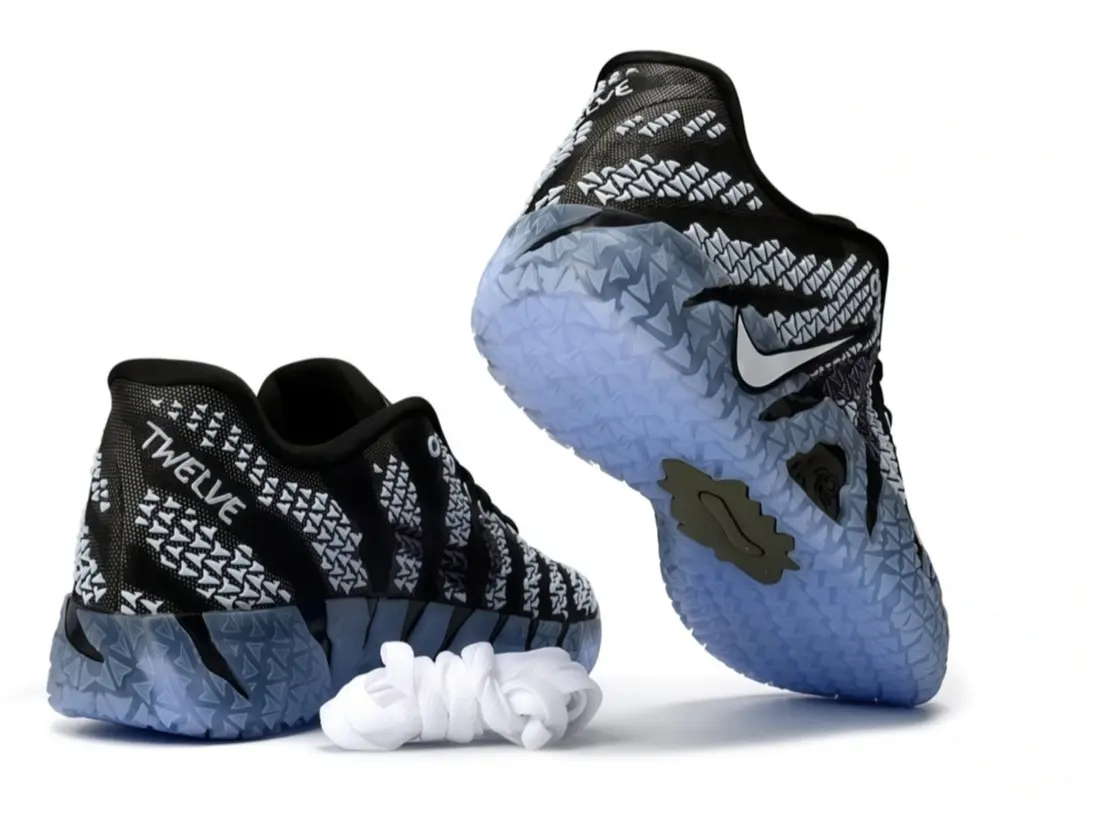 Monochrome Stripe Pattern Shock Absorbing Footwear For Streetwear & Court Training