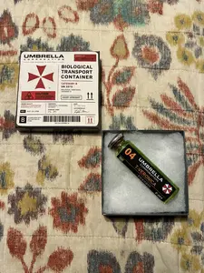 Resident Evil t-Veronica Virus Vial | Umbrella Corporation Display Prop