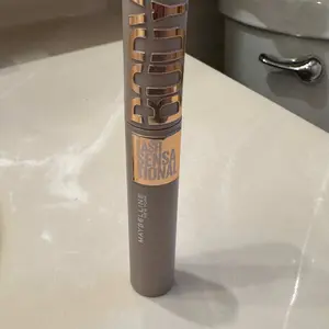 Product Review of Lash Sensational Body Mascara, Silky Buildable Formula, 24HR Lift, Maybelline New York from g**n
