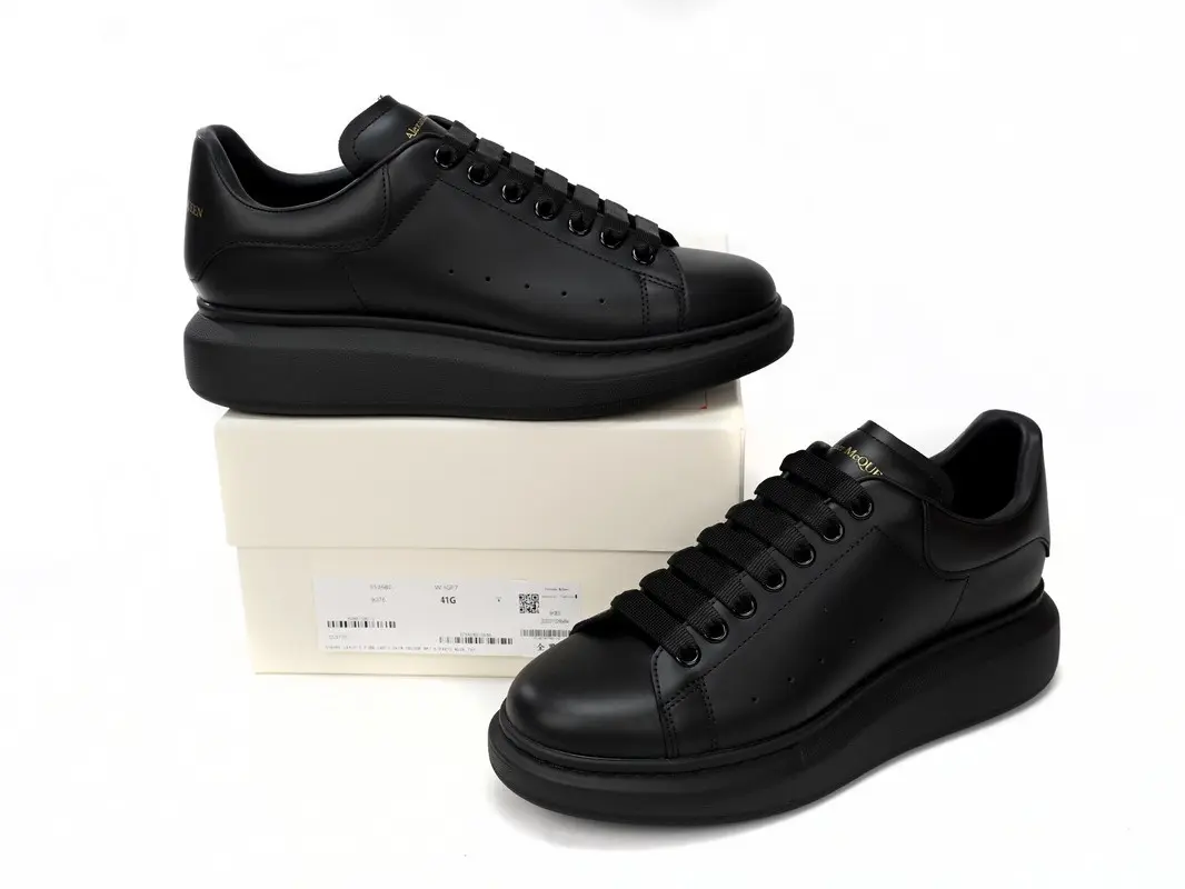 Fashion Unisex Full Black Smooth Leather Platform Board Shoes, Low Top Lace‑Up Thick Sole Casual Sneakers, Non‑Slip Street Footwear for Men Women Travel, Hangout, Work & Daily Casual Activities