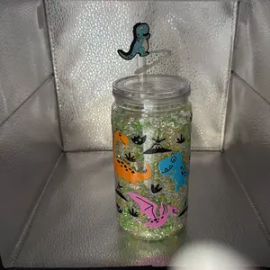 16 Oz Diamond Plastc Cup with Dinosaur Design and Glitter $25