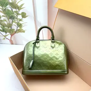 Pre-owned Louis Vuitton Patent Shoulder Bags 12.20'' R419 Shoulder Bag C533465274 0114 T2 Betsy