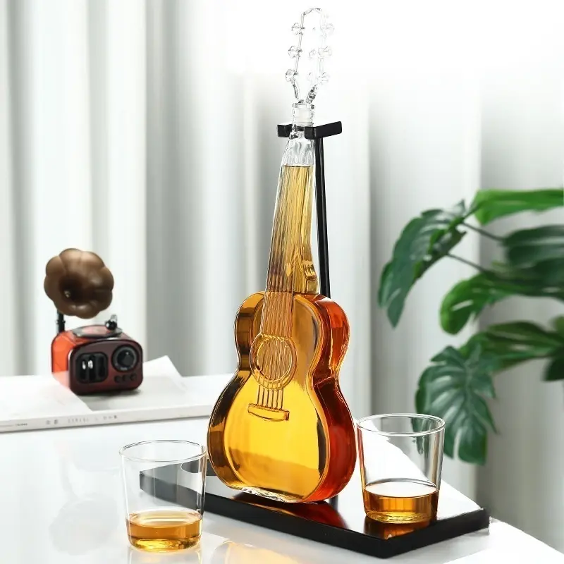Guitar Whiskey & Wine Decanter, 1000 Ml Glass Decanter with 2 10oz Glasses, Mahogany Base, Perfect Gift for Musicians, Liquor Decanter Set, Barware