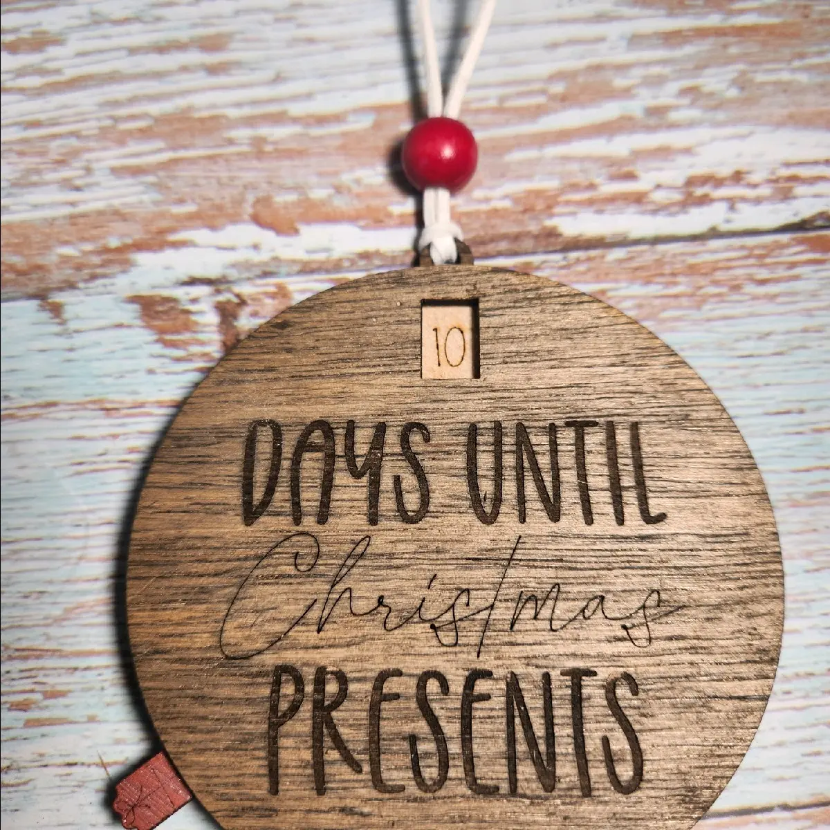 Movable christmas countdown ornament