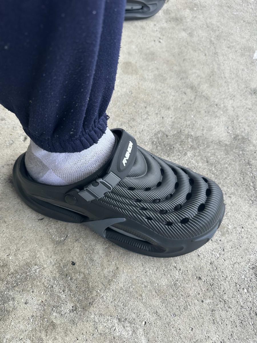 Item: Black Gray, US10.5–11 (CN44–45)