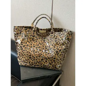 Fashion trend leopard print random pattern, simple trendy niche exquisite, simple lightweight large capacity women's bag, Fashionable patterned bag, suitable for commuting, shopping, dating, parties, outings and other occasions, Handbag Tote Bag