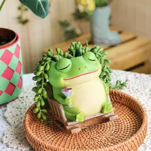 Frog-Shaped Lounge Chair Planter, Garden Planter, Healing Style Creative Resin Succulent Pot, Wine Glass Detail Design, Ideal for Plant Lovers, Desktop & Balcony Decor