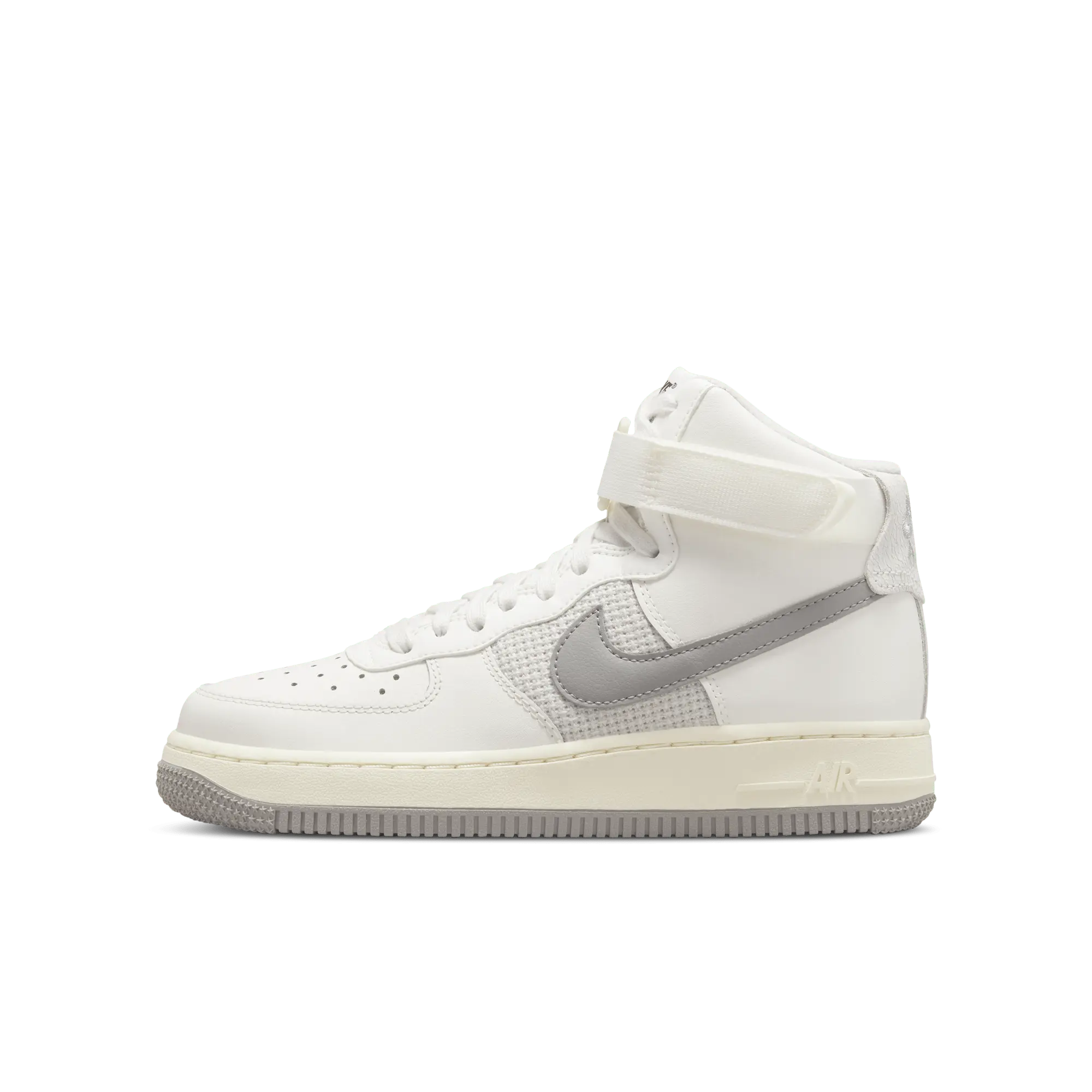 NIKE Air Force 1 High LE Sneaker, White, High Top, Lightweight Design, Comfortable Fit, Ideal for Everyday Wear, Leather, Footwear