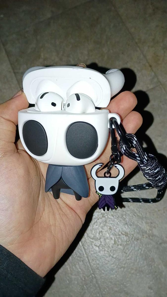 Item: Hollow Knight (includes pendant and lanyard), AirPods 4
