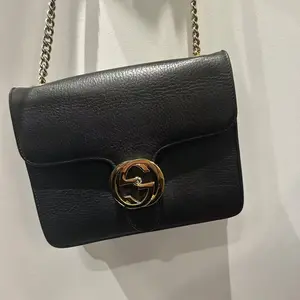 Pre-owned GUCCI GG Gucci Black Interlocking Crossbody Bag