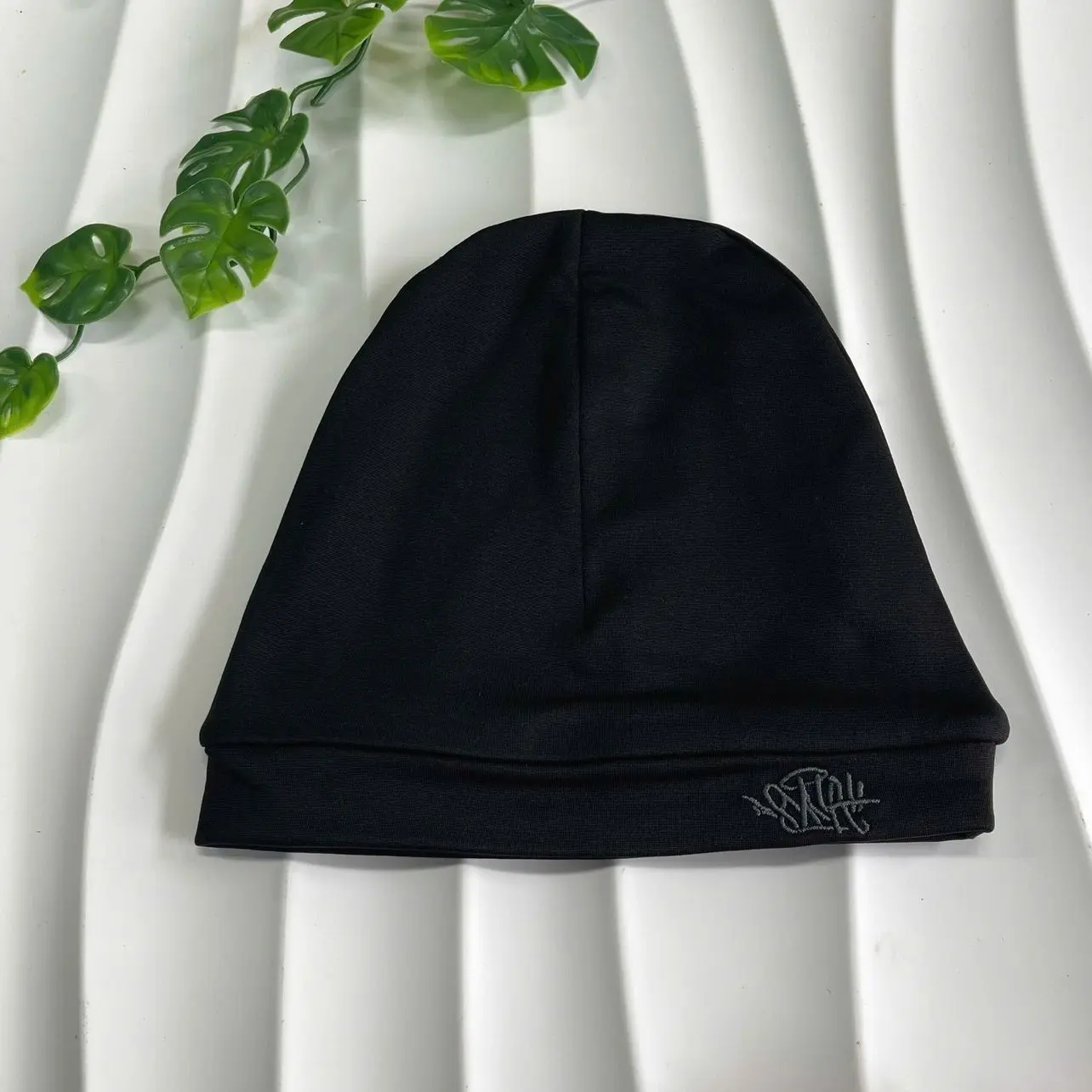 Syna World OG Skull Beanie – Streetwear Knit Winter Hat, Warm Hip Hop Style Unisex Beanie