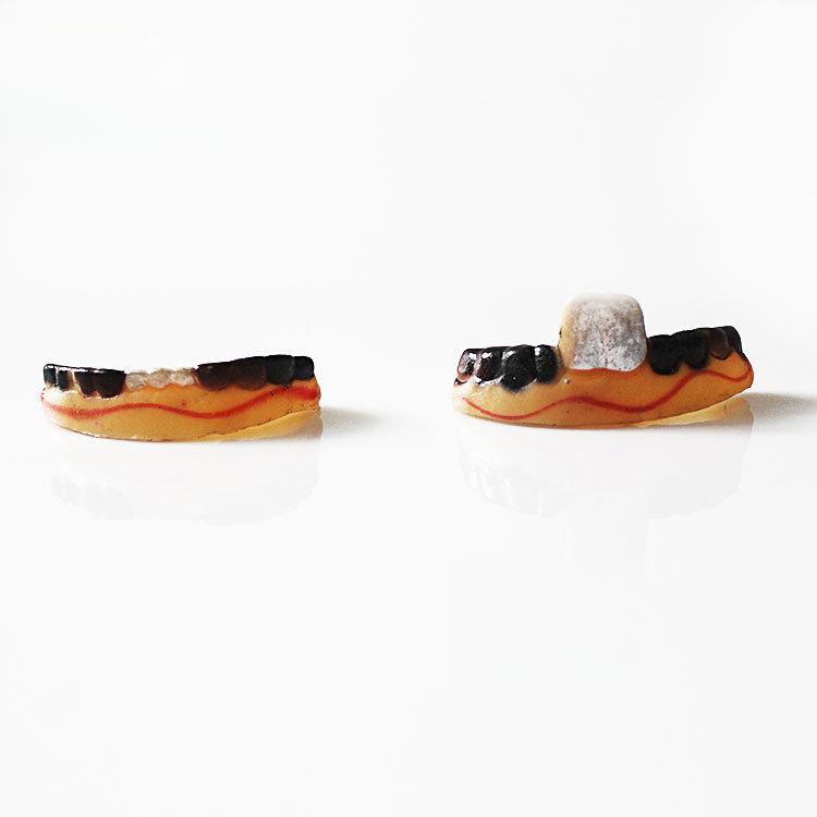 2 Halloween And April Fool'S Day Horror Vampire Fangs, Halloween Party Props, Role-Playing Performance Props, Horror Atmosphere Props, Carnival Party Supplies
