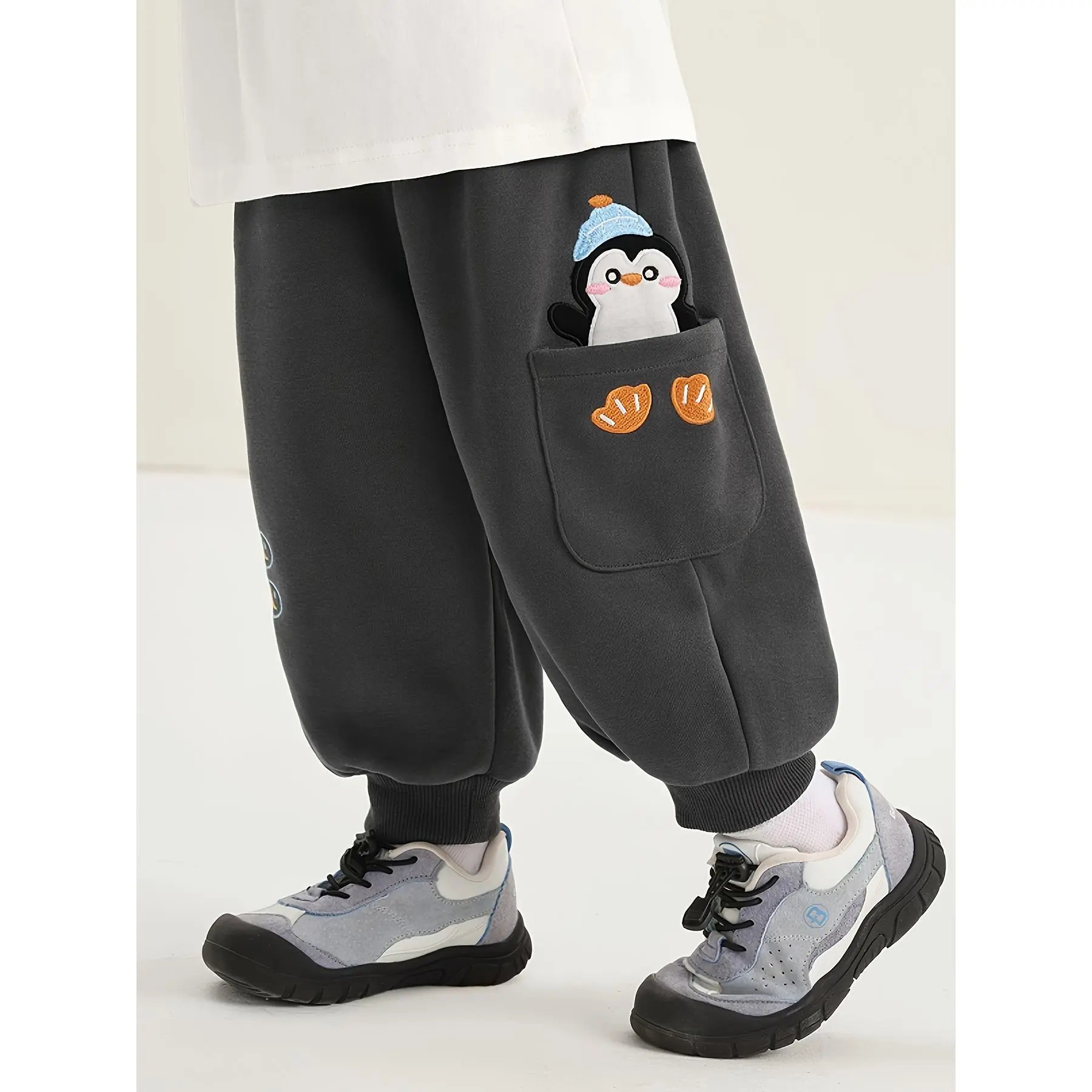New style boys' pants, girls' sports pants, spring and autumn loose-fitting children's clothing, stylish long pants for toddlers, baby casual sweatpants
