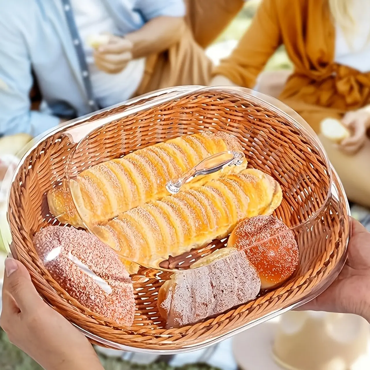 Classic Rustic Woven Bread Basket with Clear Acrylic Lid, Durable Washable Snack Container Food Tray Containers with Lids for Kitchen Picnic Home Display, Ideal Storage Organizer