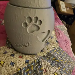 pet urn