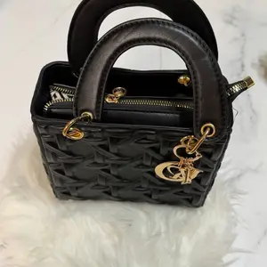 Luxury Black Tote Bag for Women, Spacious Durable PU Leather Handbag with Multiple Pockets for Daily Commute & Shopping