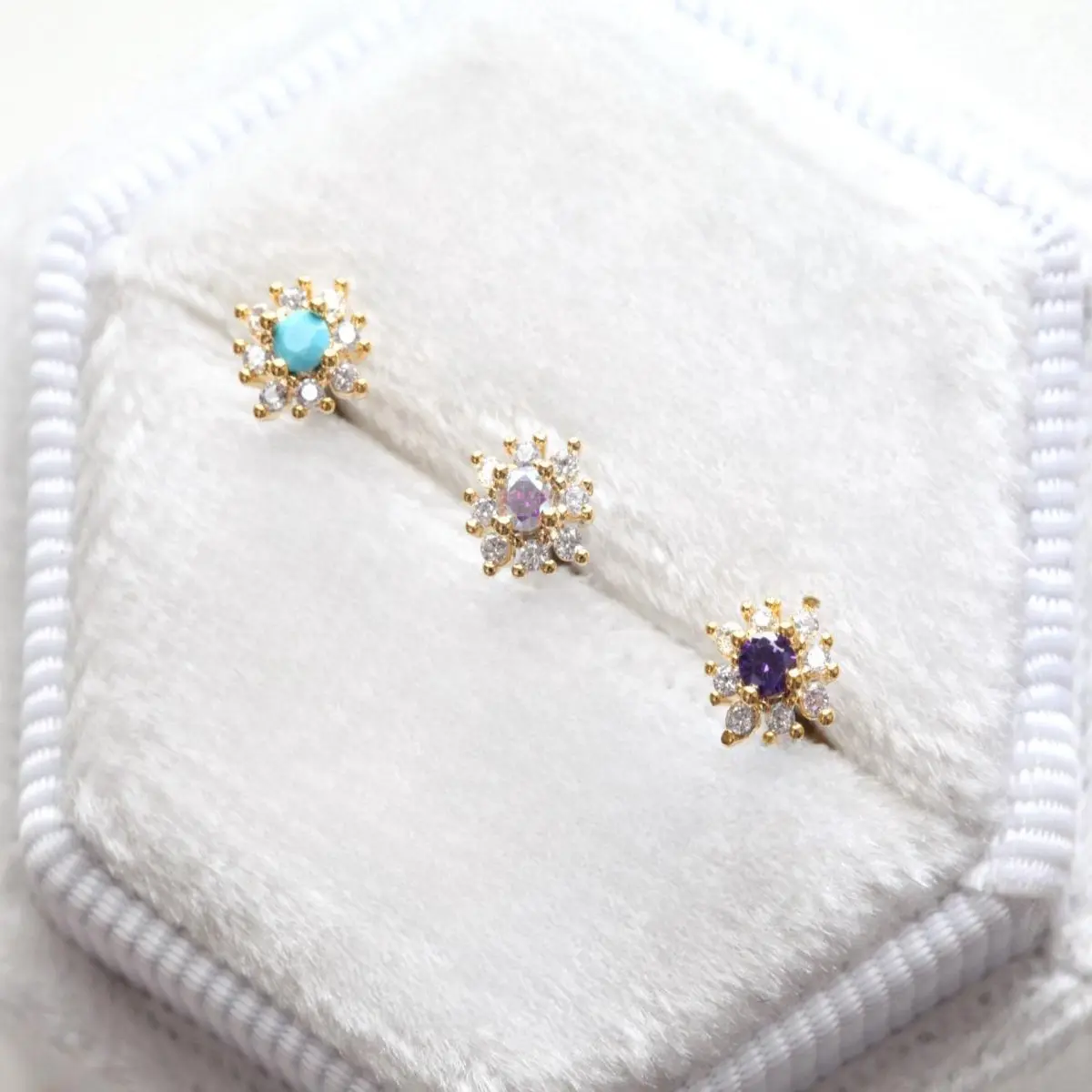 Mini Iridescent Sunflower Cartilage Earring • 18g Tragus Threadless Pushin • 20g Dainty Flower Labret • Conch Floral Moonstone Piercing