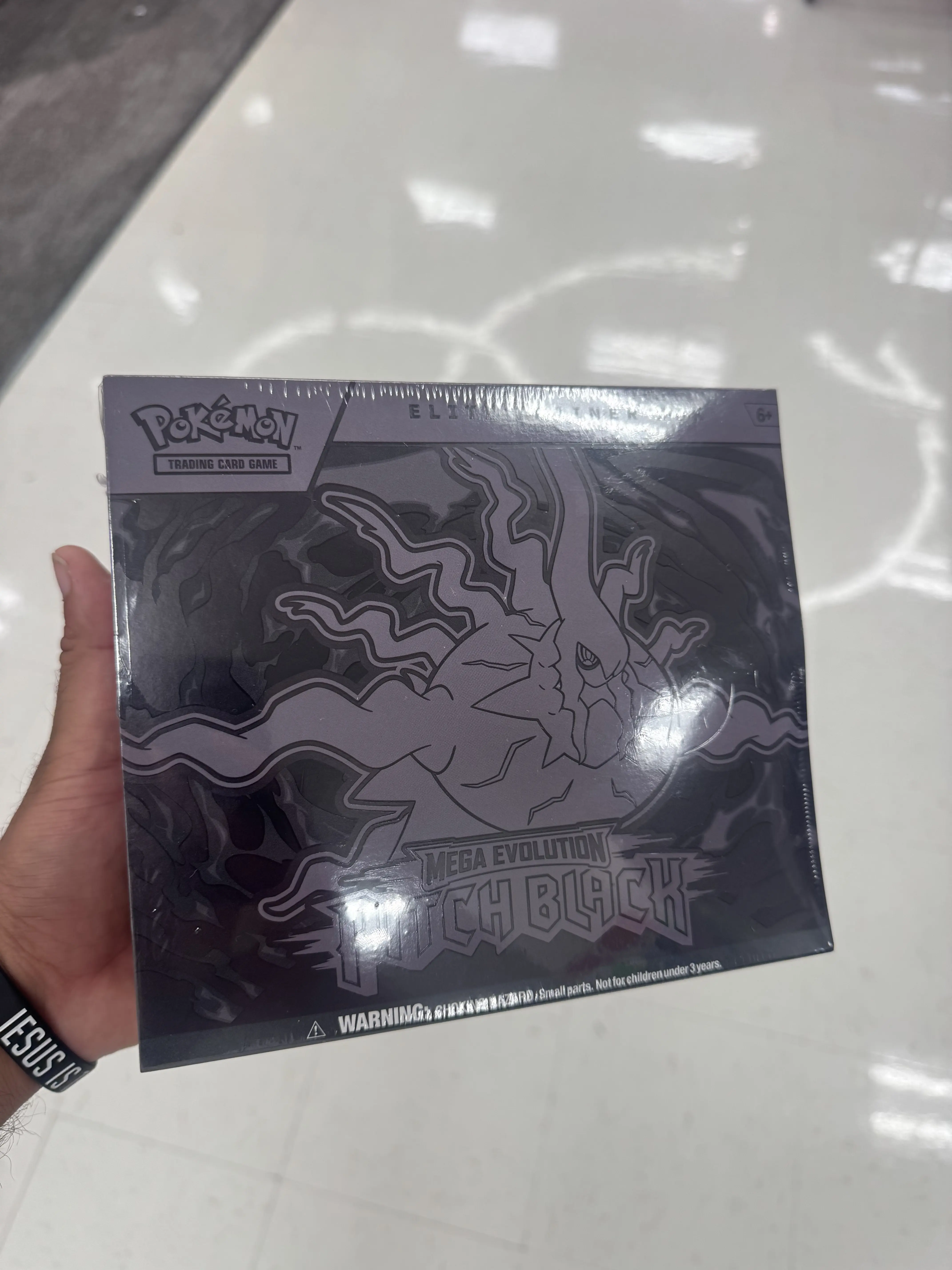 Pokemon ETB Black Pitch (sealed )