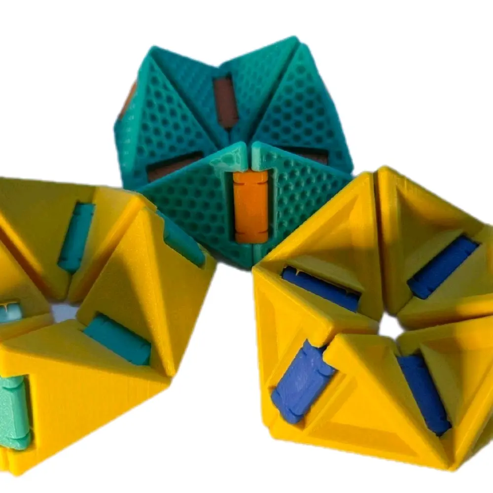 Disturbing Modular Flexagon helps keep hands busy, relax your hands and move