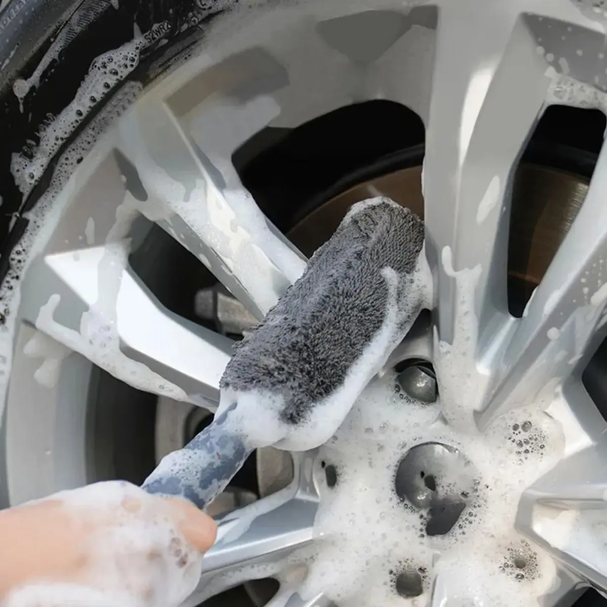 Multipurpose Portable Car Wheel Cleaning Brush, Wheel Tire Rim Cleaning Brush, Plastic Handle Ultra-fine Fiber Brush, Professional Car Cleaning Tool, Car Wash Accessory, Auto Wash Accessories, Car Wash Supplies