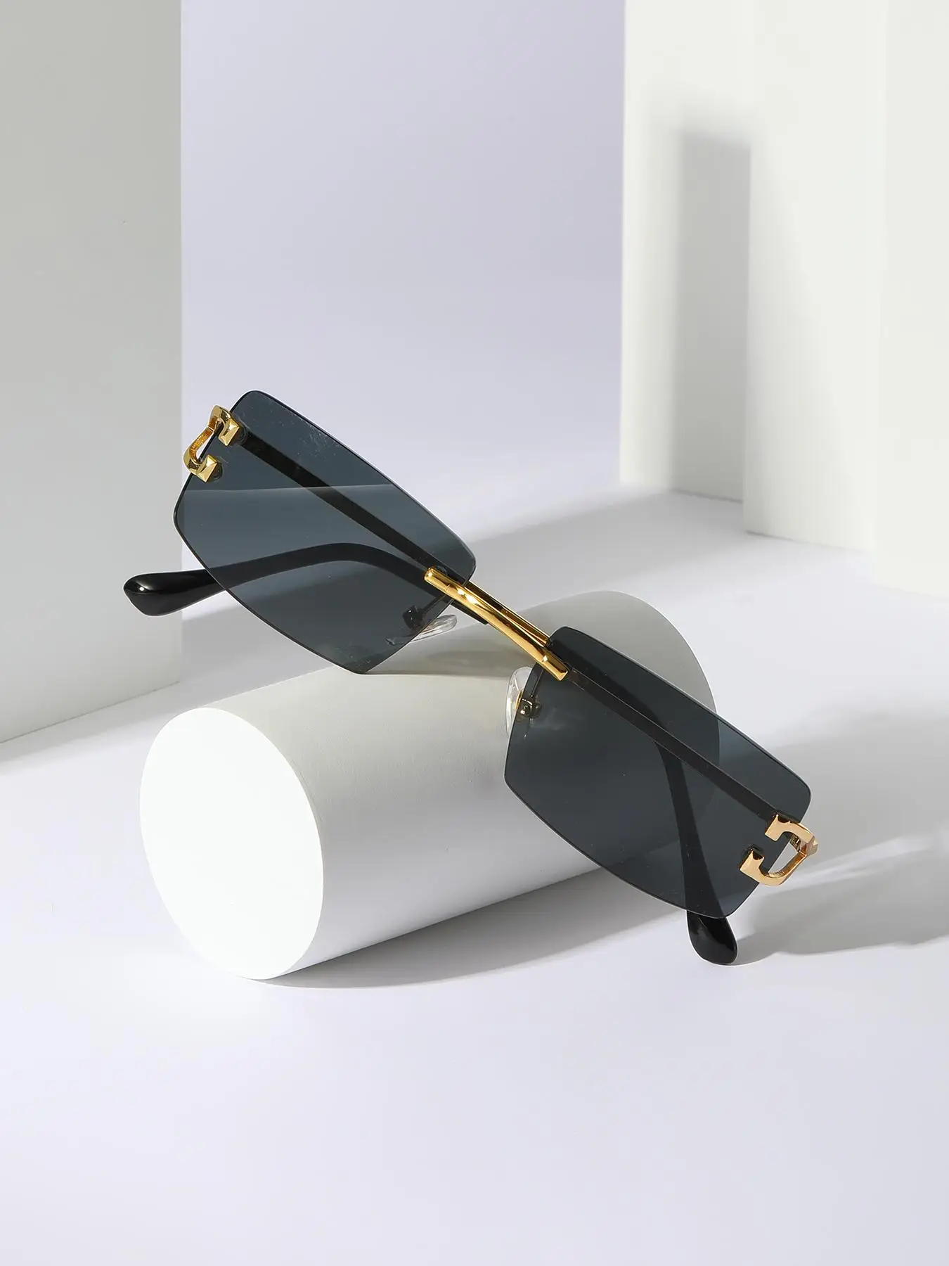 Stylish Square Frames Ombre Tinted Lenses Glasses for Men & Women for Gift, Rich Girl Glasses, Summer New Trending Glasses 2025 Women, Rimless Fashion