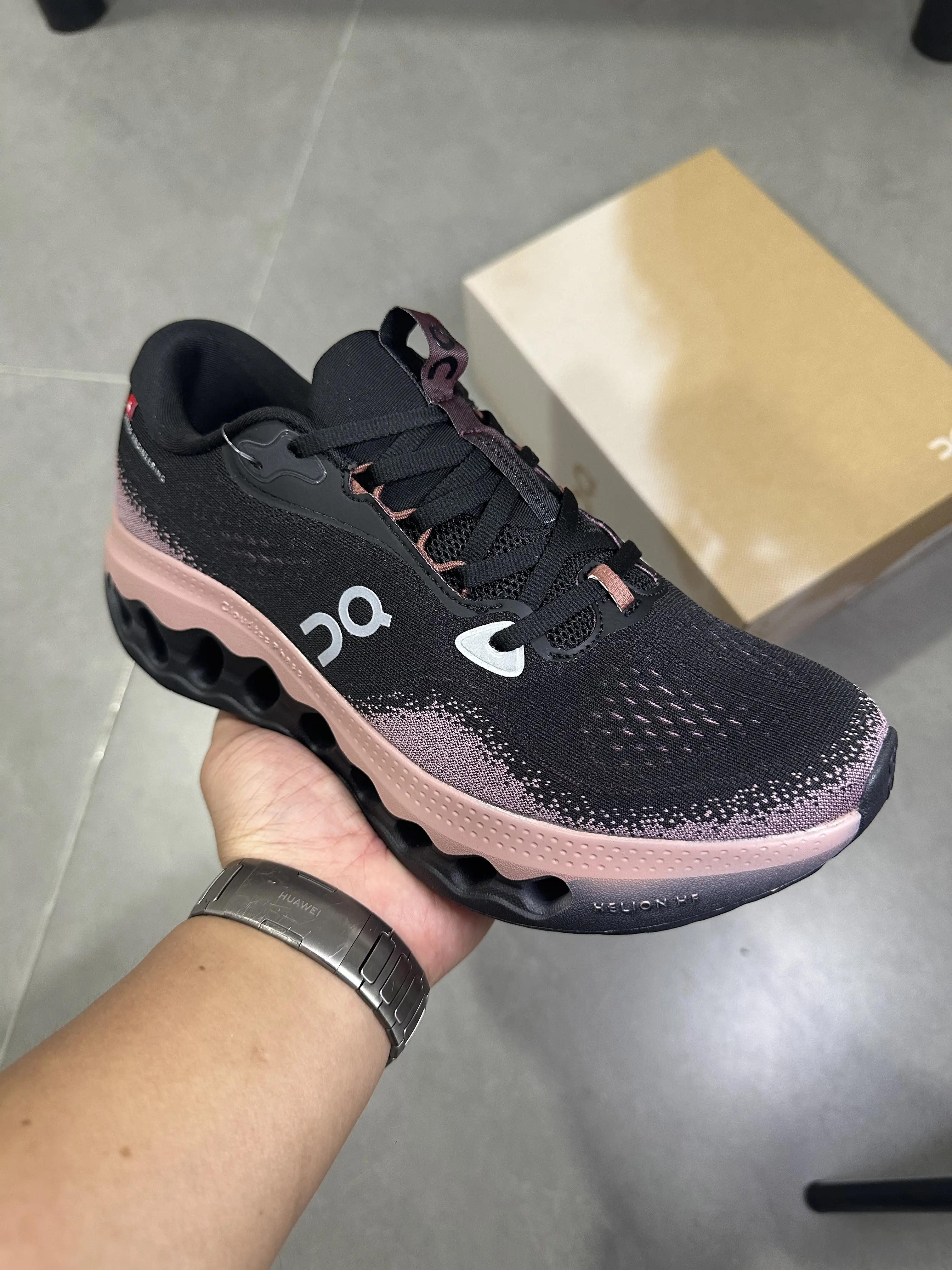 Dusty Pink Black Gradient Women Running Shoes, One‑Piece Knit Upper, Wave Hollow Cushion Sole, Light Rebound Jogging Sneakers