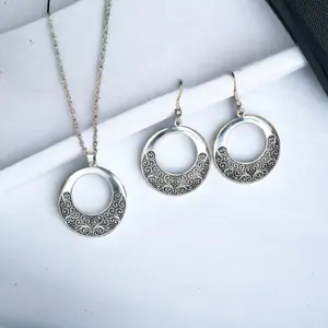 Silver Swirl Necklace Set for Women - Perfect for Any Occasion