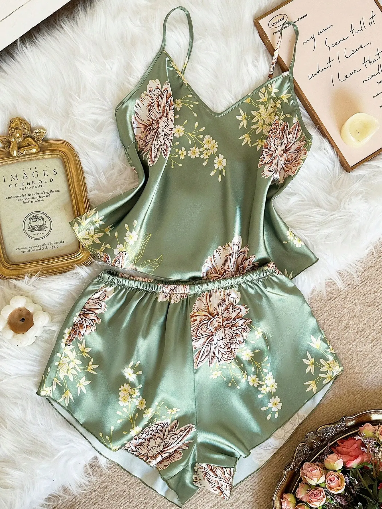 Women’s 2-Piece Silky Smooth Vintage Floral Pajama Set, Lightweight V-Neck Camisole Top and Printed Shorts, Polyester, Loose Fit, Satin Fabric, Selfies, Cool Design Version, Cami Set