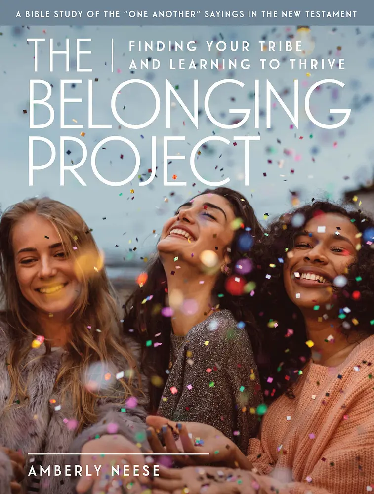 USED Book - The Belonging Project - Women's Bible Study Guide with Leader Helps: Finding Your Tribe and Learning to Thrive by Neese, Amberly (Paperback) - english
