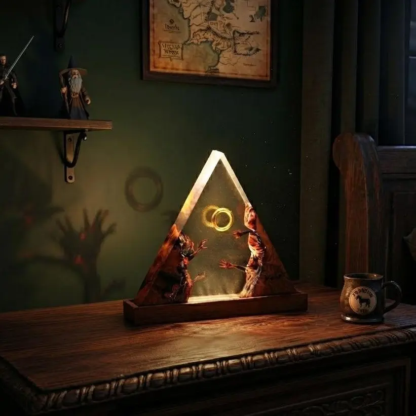 Handcrafted Epoxy Resin Wood Pyramid Night Light the Rings Inspired The One Ring Art Lamp with Remote Control USB Powered Unique Sci-Fi Home Decor Bedroom Aesthetic Desk Light Collectible Gift for Fantasy Fans