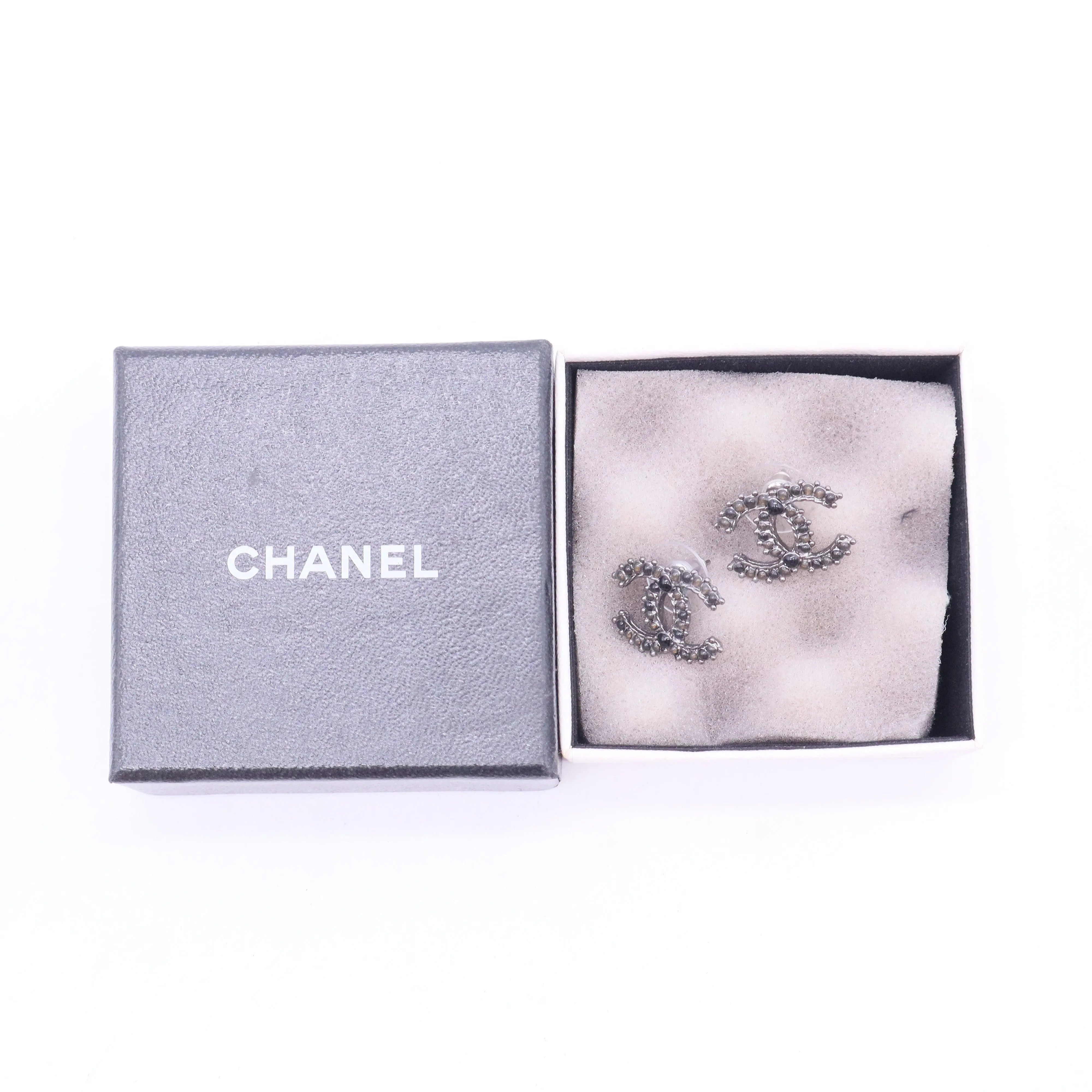 Pre-owned Chanel CC earrings W11318