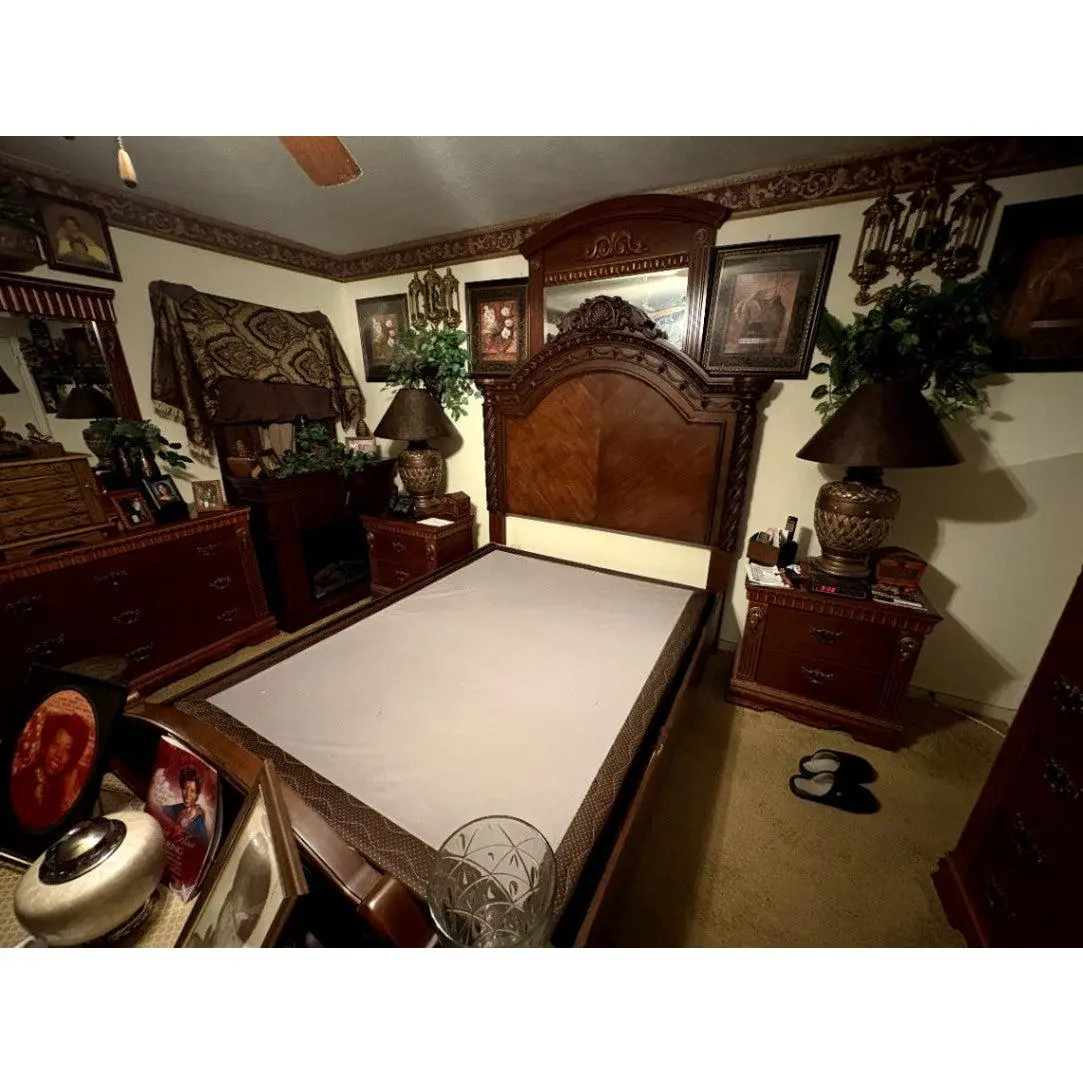 Traditional Bedroom Set