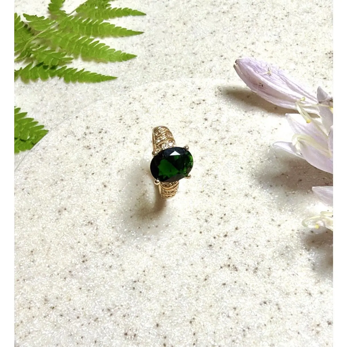 Gold 14k Emerald Ring, Size 9, Laminated Design, Elegant Jewelry Piece