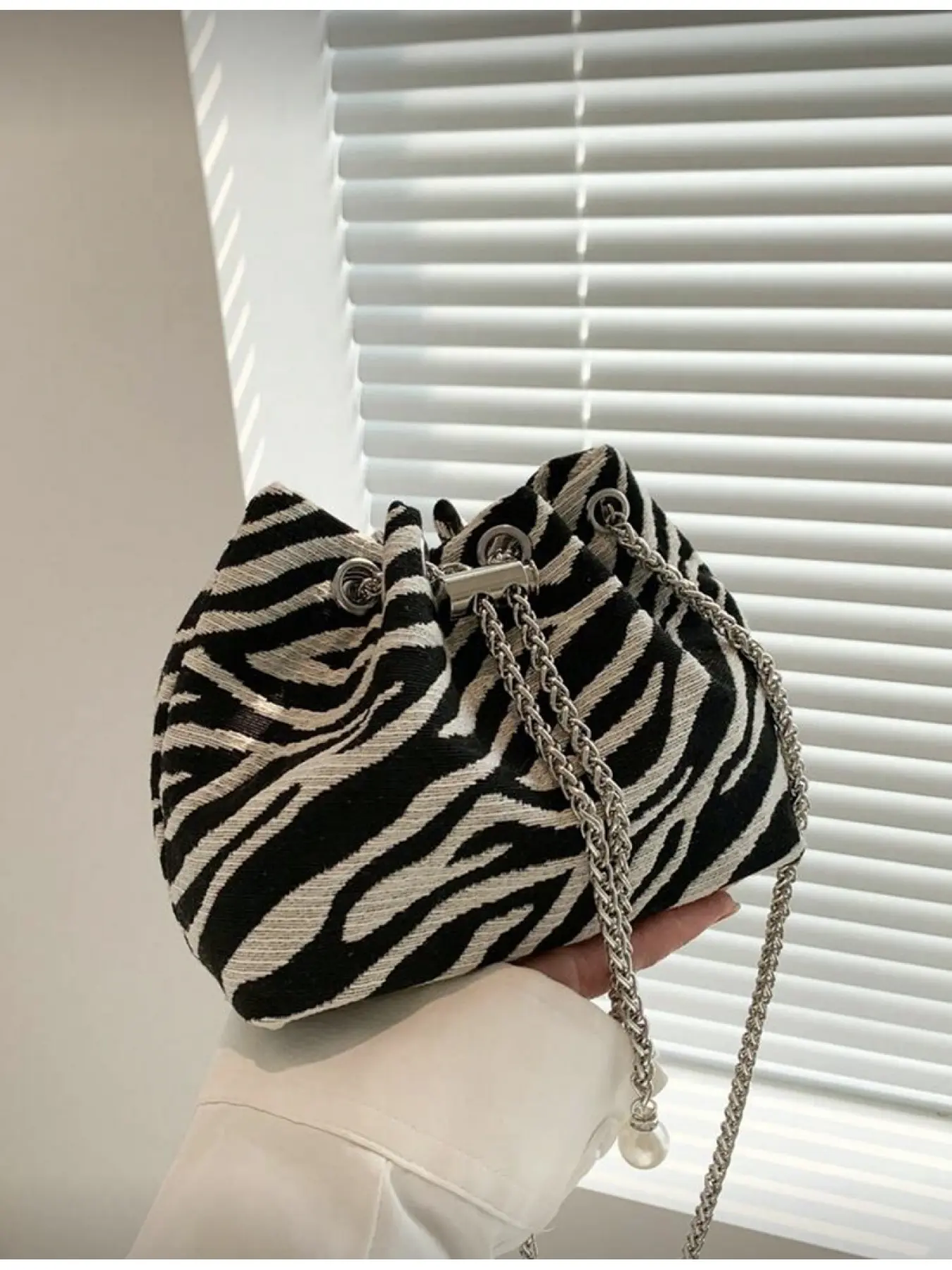 Small Bucket Bag Zebra Print Drawstring Design Pearl Decoration Fashion Women's Crossbody Bag Stylish Crossbody Bags Crossbody Purse Casual Fashion Bag Fashion Patterned Bag