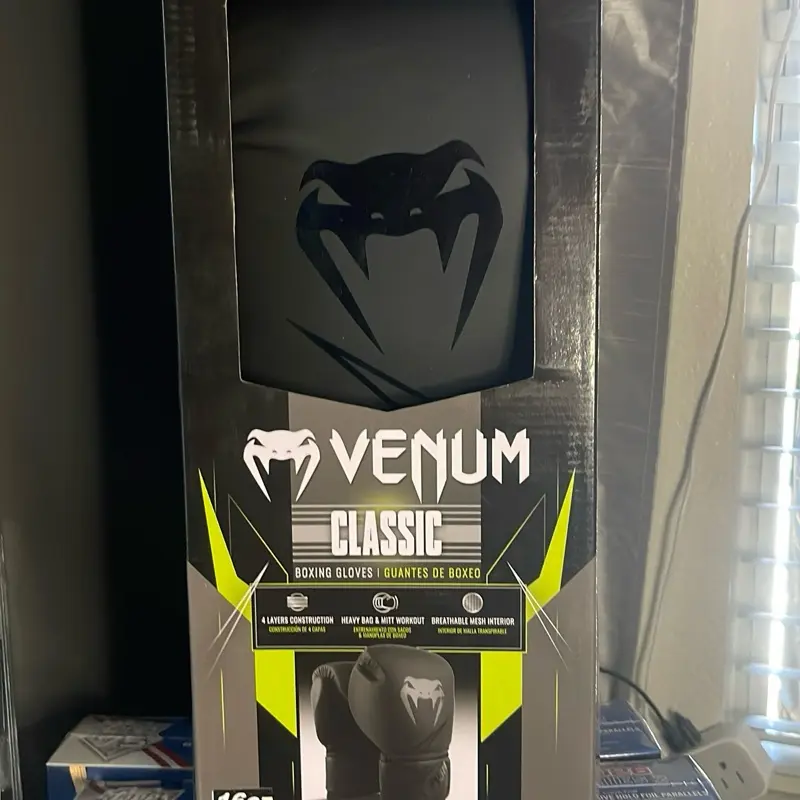 Venum Classic Boxing Gloves for Adults, Durable and Sturdy Boxing Training Gloves with Hook-and-Loop Fastener