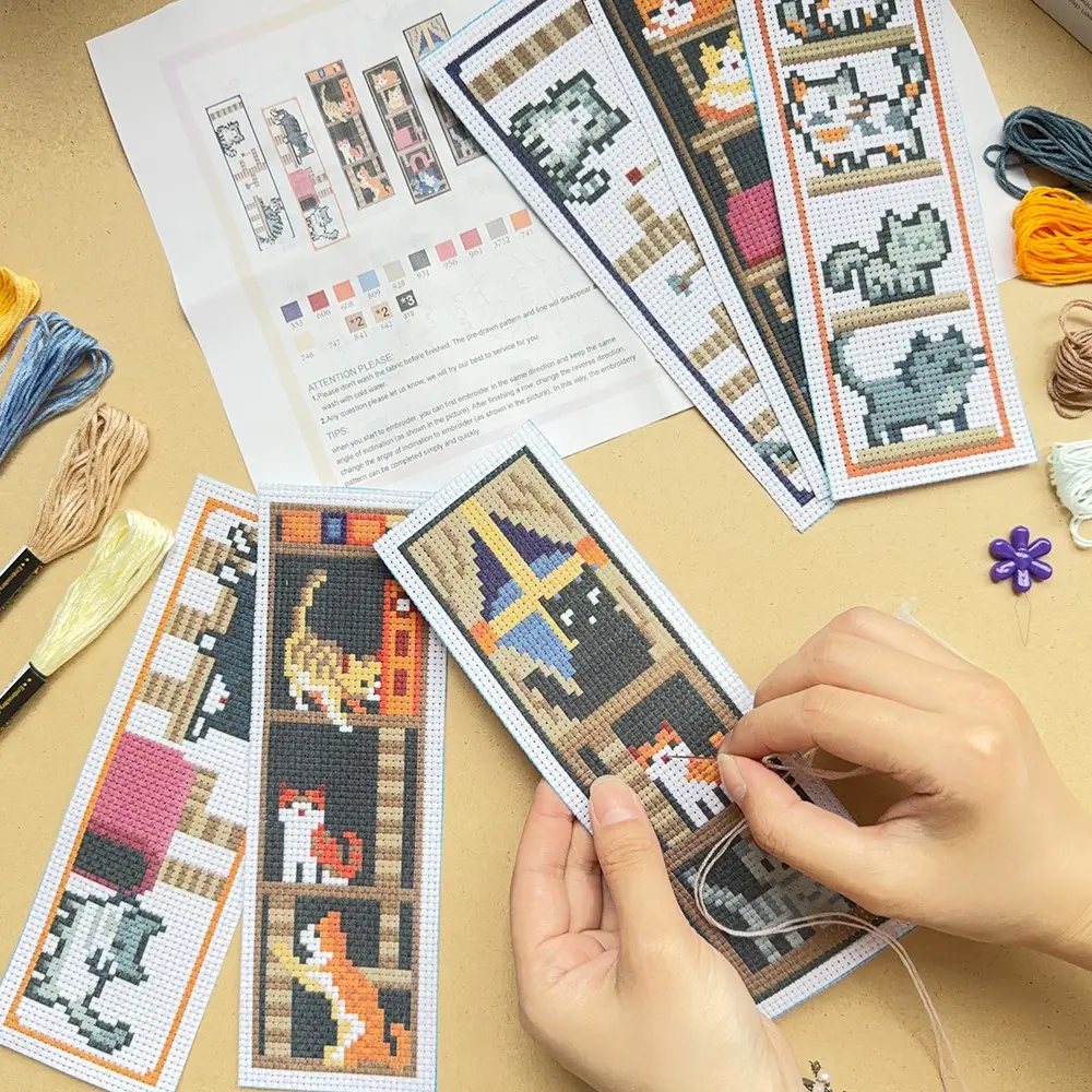 6-Piece set of cat themed beginner's cross stitch bookmark handmade kit, Diy Crafting - containing embroidered cloth, embroidery thread, embroidery tools and English instructions - book decorations