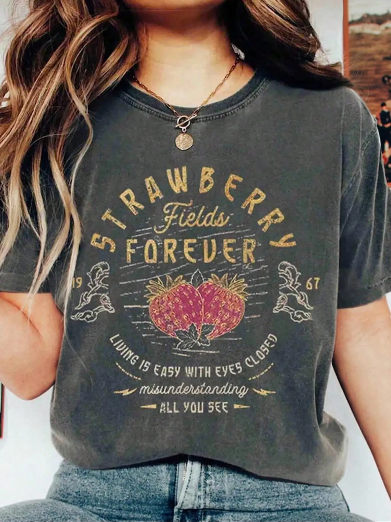Women's Strawberry Fields Print Round Neck Tee, Vintage Trendy Casual Cute Short Sleeve T-shirt for Daily Wear, Ladies Summer, Top, Womenswear, Casual Tee Tops