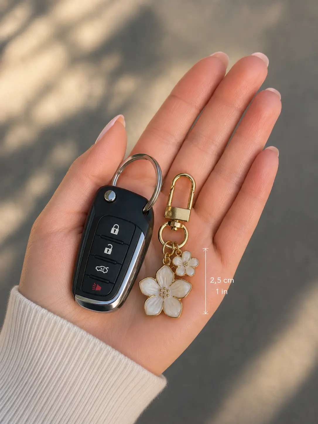 Women's Floral Pattern Keychain, Cute Holiday Accessory, Colorful Bag Charm for Bags,Perfect Birthday Gift, Zinc Alloy, Flower Keychain Flower Keychain, Women, 2.5 cm, 1 Inch, Gold, Floral, Bag Charm.