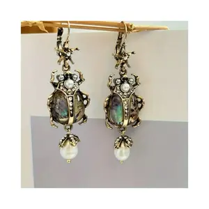 1pair vintage palate-style insect-inspired earrings, suitable for daily wear, Halloween, Thanksgiving, and a unique gift for friends