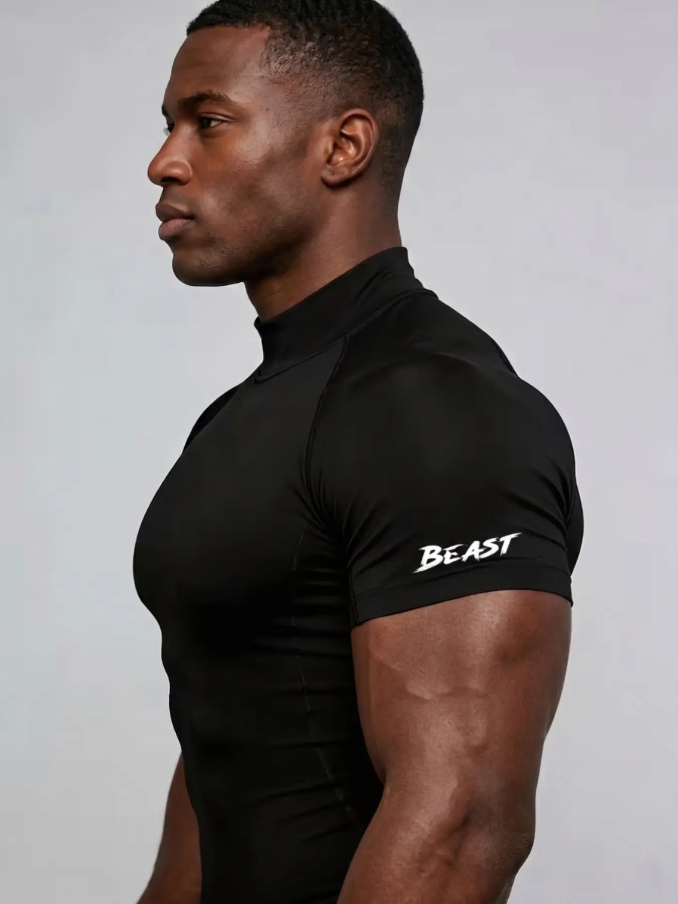 Men's Slim Fit High Neck Workout T-Shirt with "BEAST" Cuff Print, Short Sleeve Compression Training Top, High Stretch Polyester Blend, Fitness Clothes, Ideal for High-Intensity Workouts, Strength Training, Streetwear