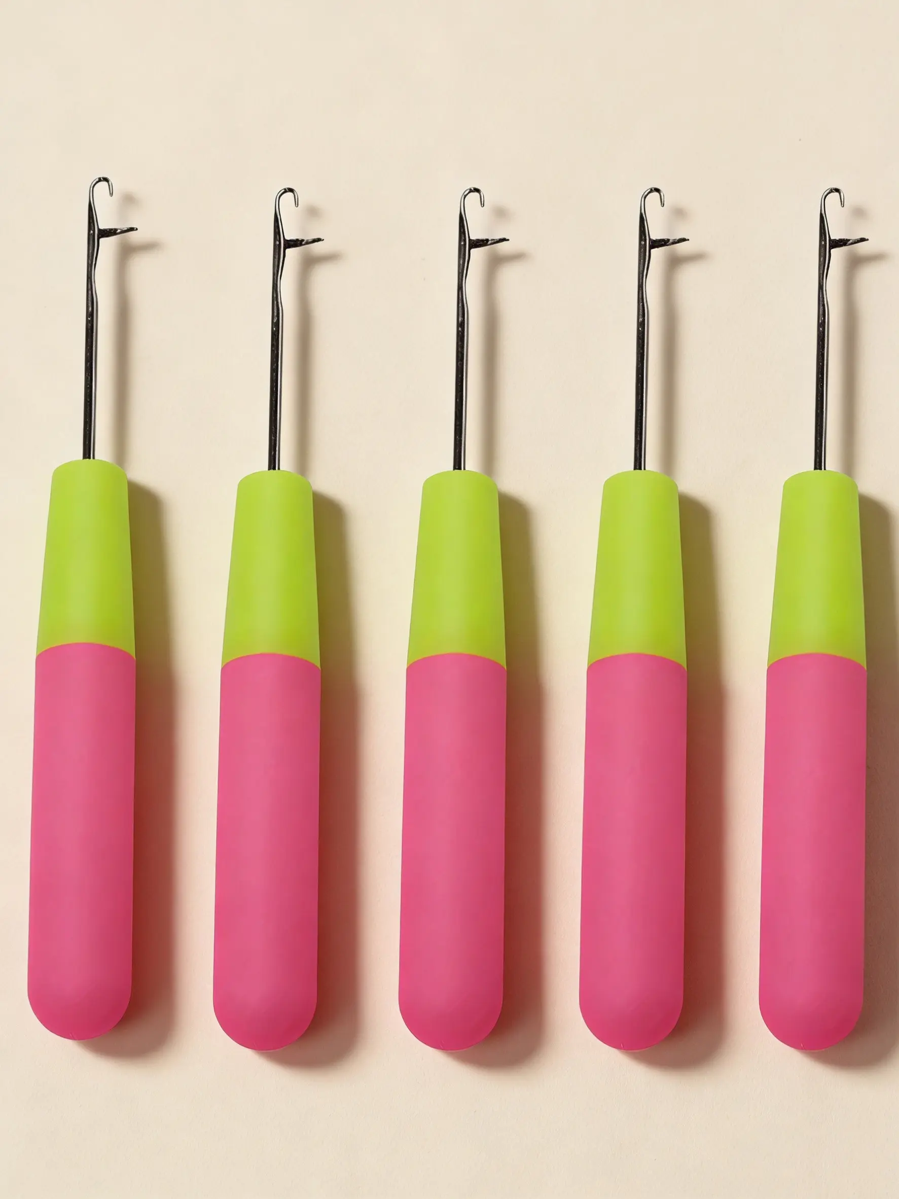 Durable Latch Hook Crochet Needle for Hair Extensions Wig Making Dreadlock Braids Hair Weaving Crochet Braid Tool Easy to Use Wig Making Accessory for Salon Hair Stylists and Personal DIY Use Handcraft Handheld Crochet Hooks