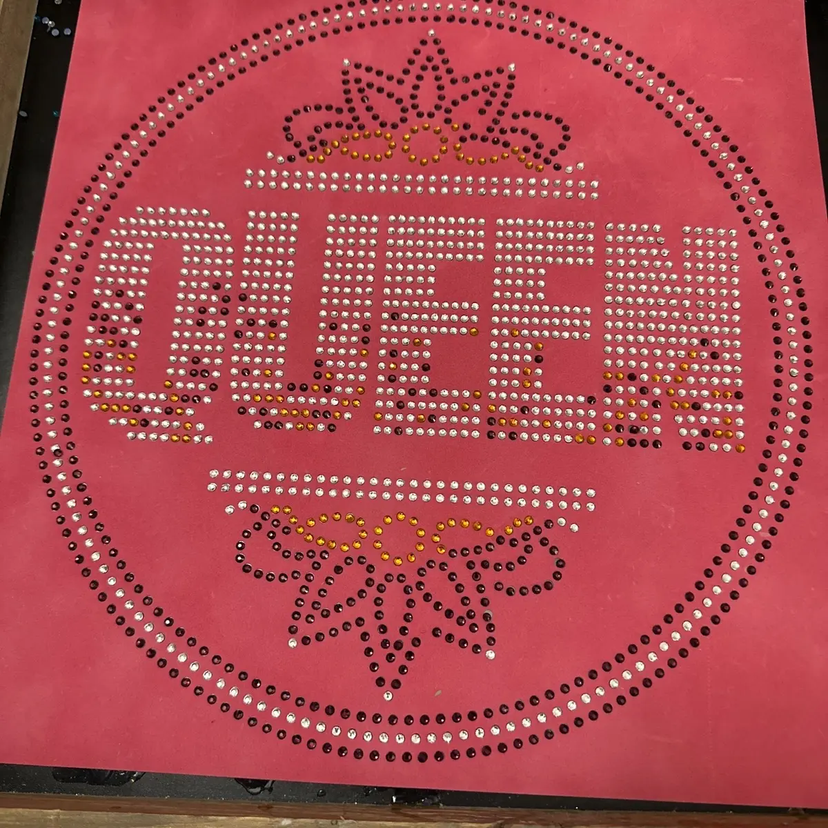 Queen -  Rhinestone Template on Magic Flock