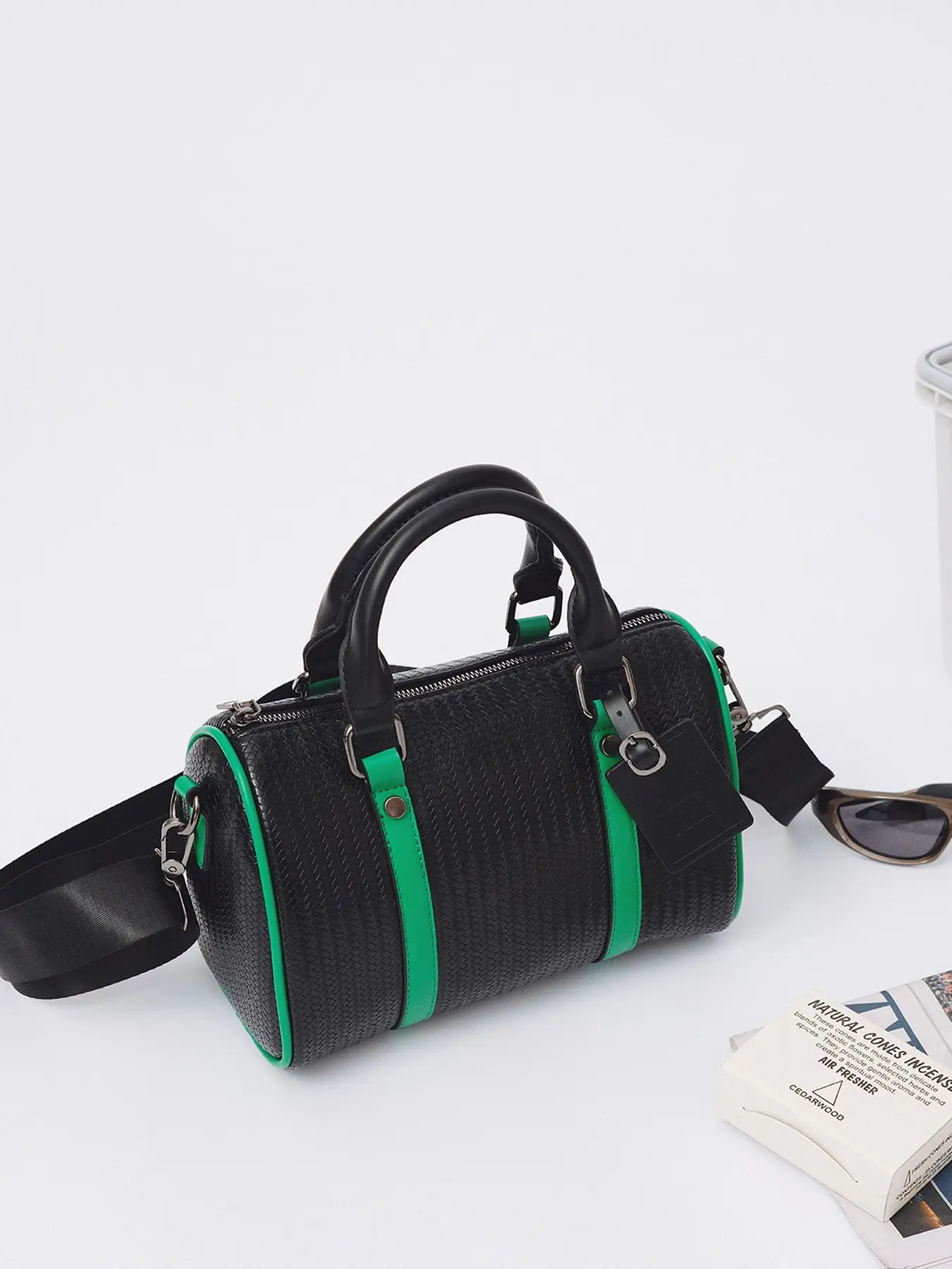 1pc Men's single shoulder crossbody bag with solid color zipper closure, fashionable, simple, casual, versatile, exquisite and trendy, suitable for daily meals, dates, shopping, men's single shoulder crossbody bag, Versatile shoulder bags