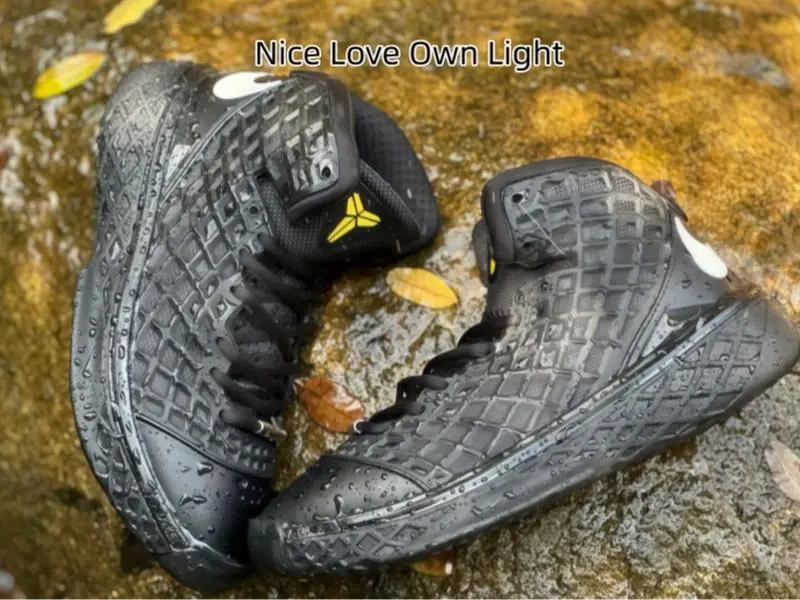 Trendy All Black Mid Top Trainers, Square Grid Upper Design, Perforated Vent Toe Cap, Ergonomic Shock Absorbing Cushion Insole, Unisex All-Match Street Basketball Shoes ：，，，