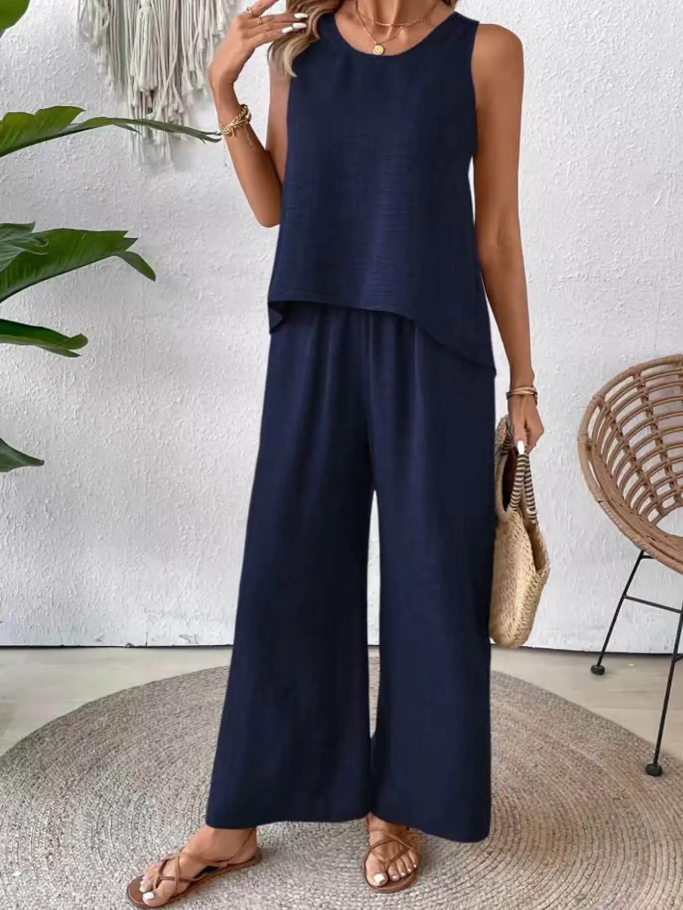 Two French fashion Casual plain color women's sleeveless vests, Oversize loose and slimming wide leg pants set suitable for summer, suitable for daily coffee shop check-in, beach vacation, city short distance travel, home leisure Clothes