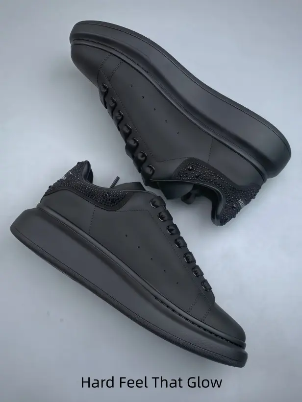 Stylish Black Thick-Sole Sports Collectible Sneakers - Easy to Slip On, Saves Dressing Time, Polished Casual Look for Nearby Daily Necessity Runs