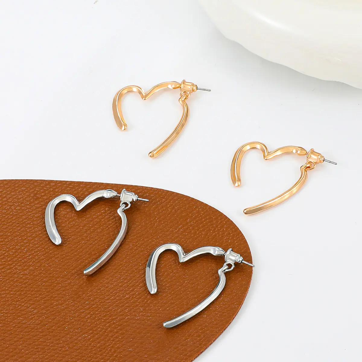 Women's heart-shaped earrings, personalized retro open earrings, ladies Christmas, Valentine's Day gifts