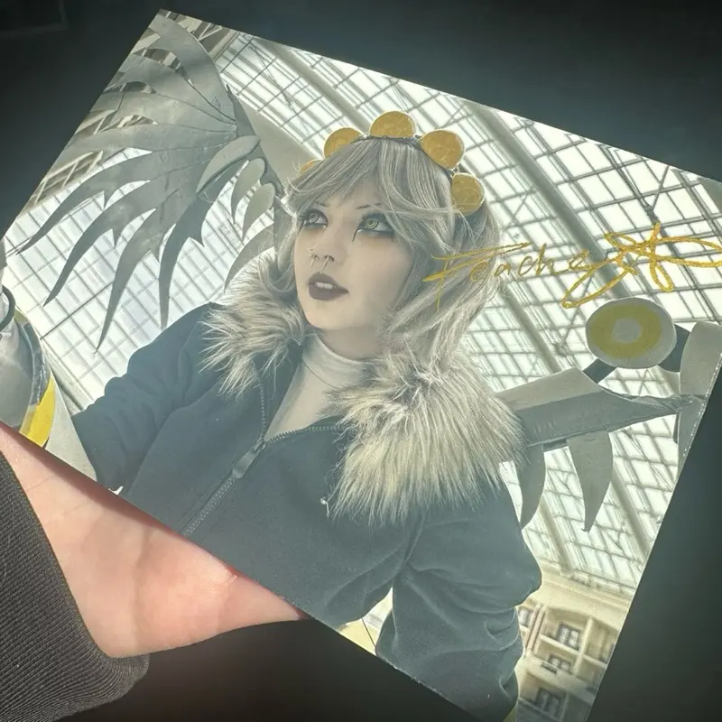 V cosplay print *SIGNED*